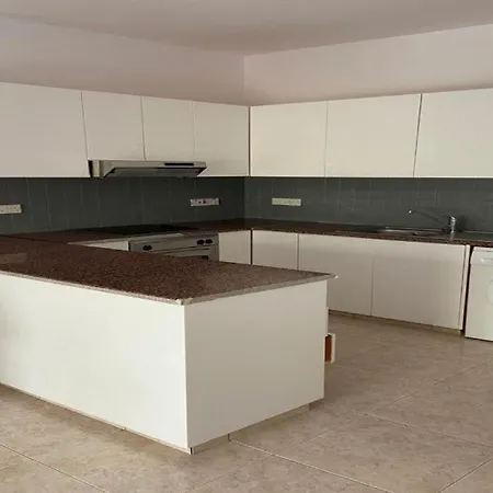 Kato In Universal Area Appartement